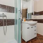 Two-bedroom Saldun With Sea View 08 Appartamento
