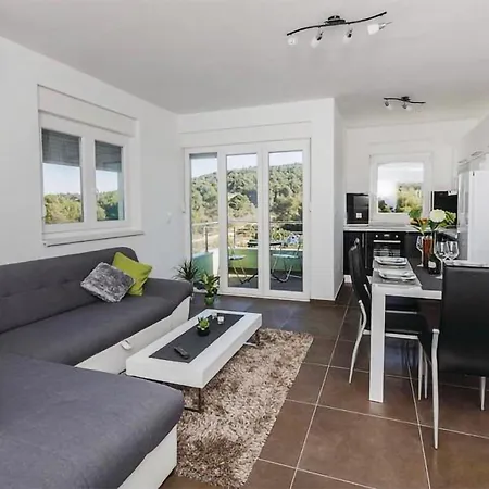 Διαμέρισμα Two-bedroom Saldun With Sea View 08