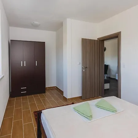 Two-bedroom Saldun With Sea View 08 Appartement