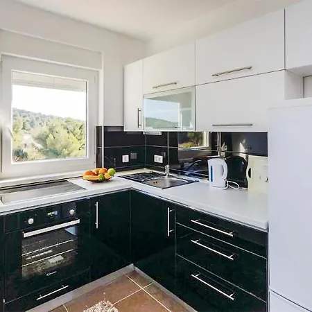 Διαμέρισμα Two-bedroom Saldun With Sea View 08 *