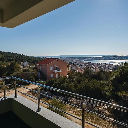 Two-bedroom Saldun With Sea View 08 * Traù
