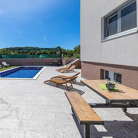 Appartamento Two-bedroom Saldun With Sea View 08
