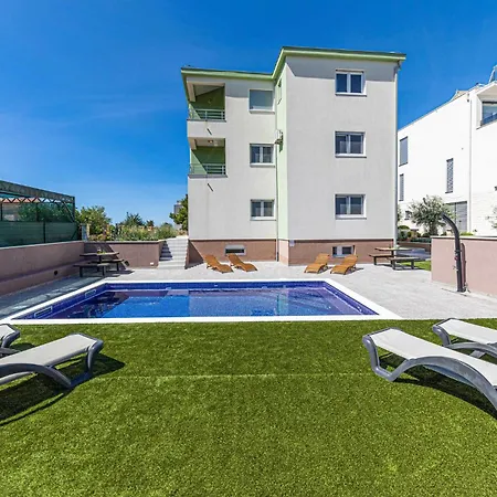 Διαμέρισμα Two-bedroom Saldun With Sea View 08