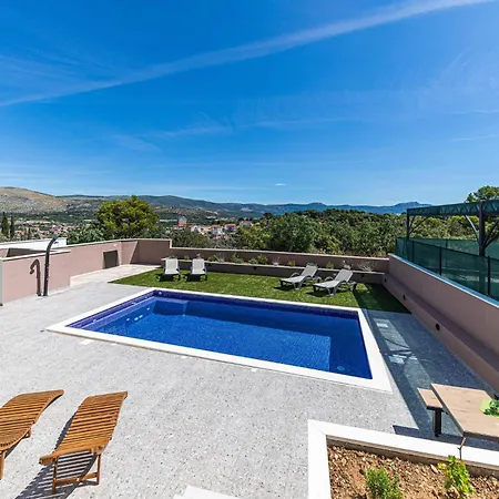 Διαμέρισμα Two-bedroom Saldun With Sea View 08 *