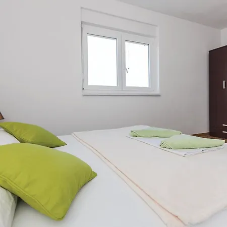 Two-bedroom Saldun With Sea View 08