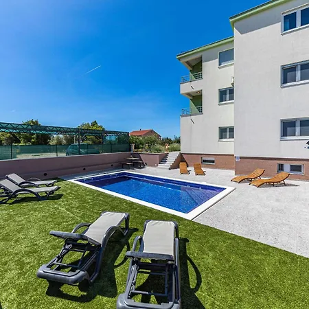 Two-bedroom Saldun With Sea View 08 * トロギール