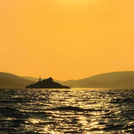 Two-bedroom Saldun With Sea View 08