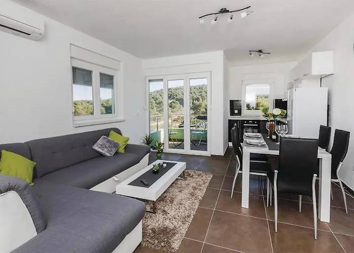Apartman Two-bedroom Saldun With Sea View 08