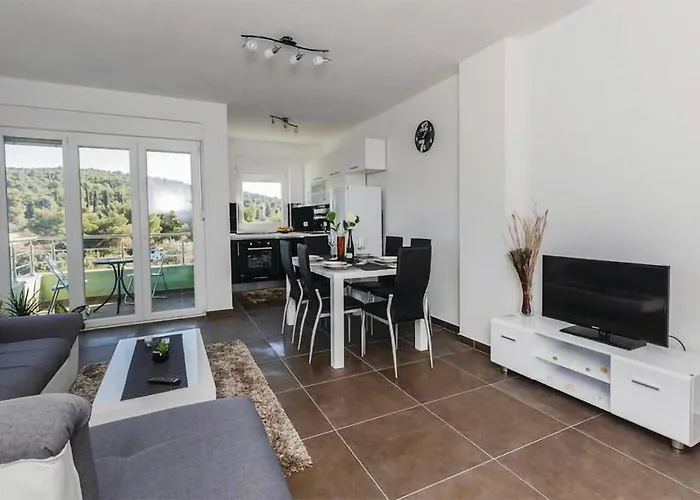 Two-bedroom Saldun With Sea View 08 * Trogir