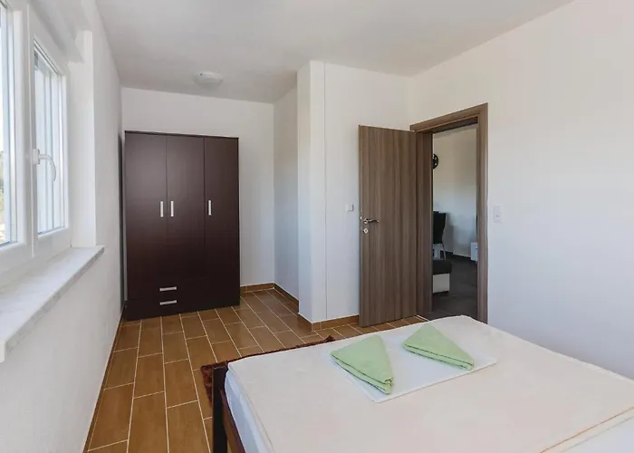 Two-bedroom Saldun With Sea View 08 Apartman