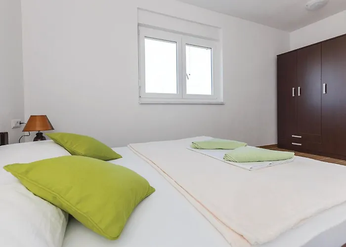 Two-bedroom Saldun With Sea View 08