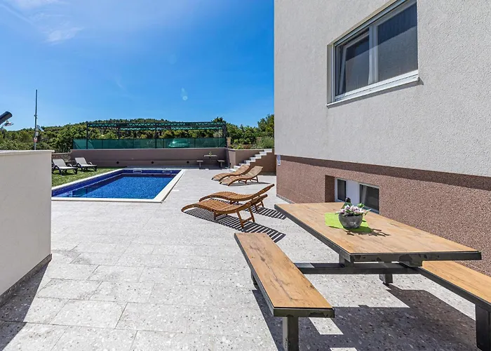 Apartman Two-bedroom Saldun With Sea View 08